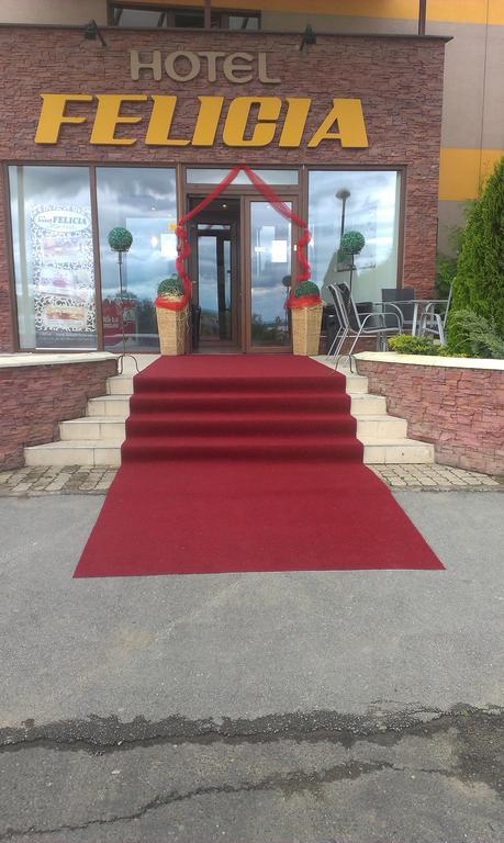 Hotel Felicia Kaluža Zewnętrze zdjęcie