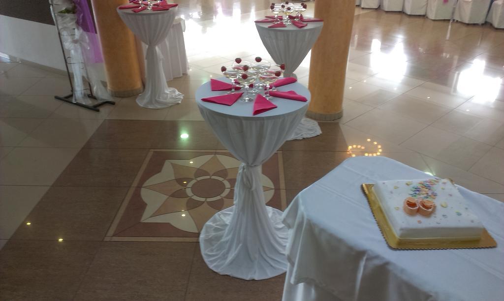Hotel Felicia Kaluža Zewnętrze zdjęcie